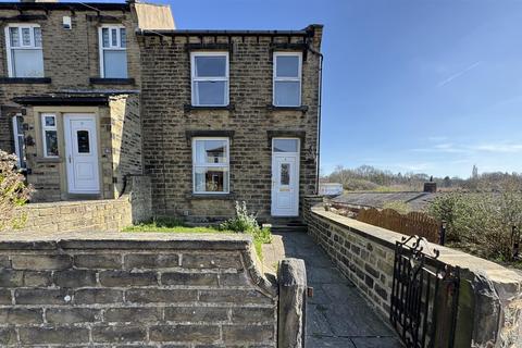 3 bedroom end of terrace house for sale, Hallas Road, Kirkburton, Huddersfield HD8 0QQ