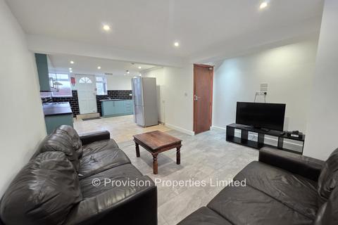 6 bedroom terraced house to rent, Cardigan Lane, Burley LS4