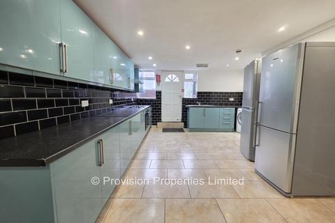 6 bedroom terraced house to rent, Cardigan Lane, Burley LS4