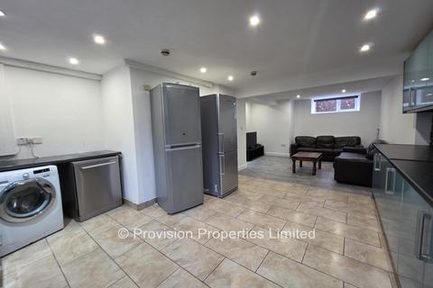 6 bedroom terraced house to rent, Cardigan Lane, Burley LS4