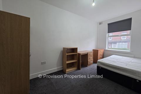 6 bedroom terraced house to rent, Cardigan Lane, Burley LS4