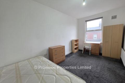 6 bedroom terraced house to rent, Cardigan Lane, Burley LS4