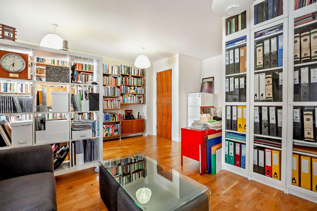 Bedroom 2/Study