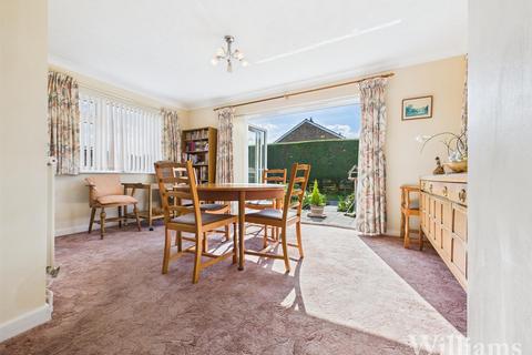 3 bedroom detached bungalow for sale, Corfe Close, Aylesbury HP21