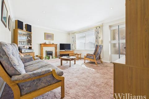 3 bedroom detached bungalow for sale, Corfe Close, Aylesbury HP21