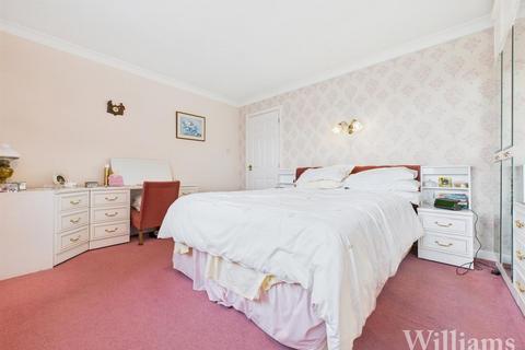 3 bedroom detached bungalow for sale, Corfe Close, Aylesbury HP21