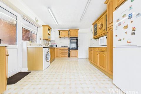 3 bedroom detached bungalow for sale, Corfe Close, Aylesbury HP21