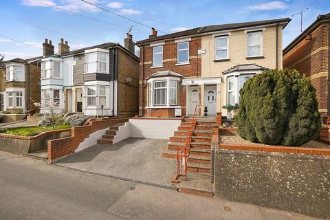 24 Vicarage Road, Halling, Rochester, ME2 1BE