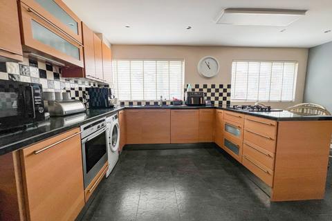 37 Bevington Close, Patchway, Bristol, BS34 5NW