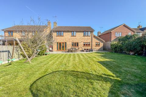 19 Butts Paddock, Canewdon, Rochford, SS4 3QT