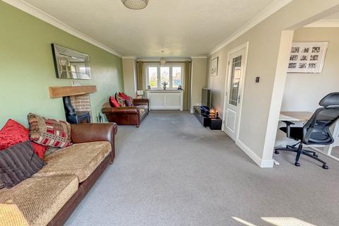 19 Butts Paddock, Canewdon, Rochford, SS4 3QT