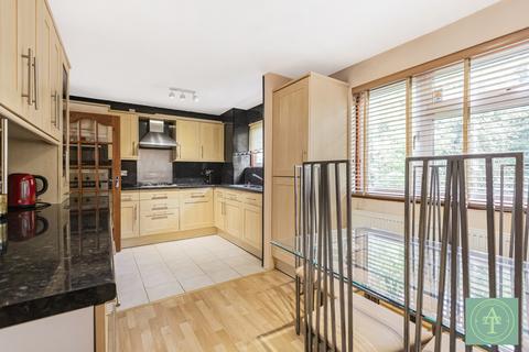 3 bedroom flat for sale, Hydefield Close, Winchmore Hill, London, N21