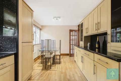 3 bedroom flat for sale, Hydefield Close, Winchmore Hill, London, N21