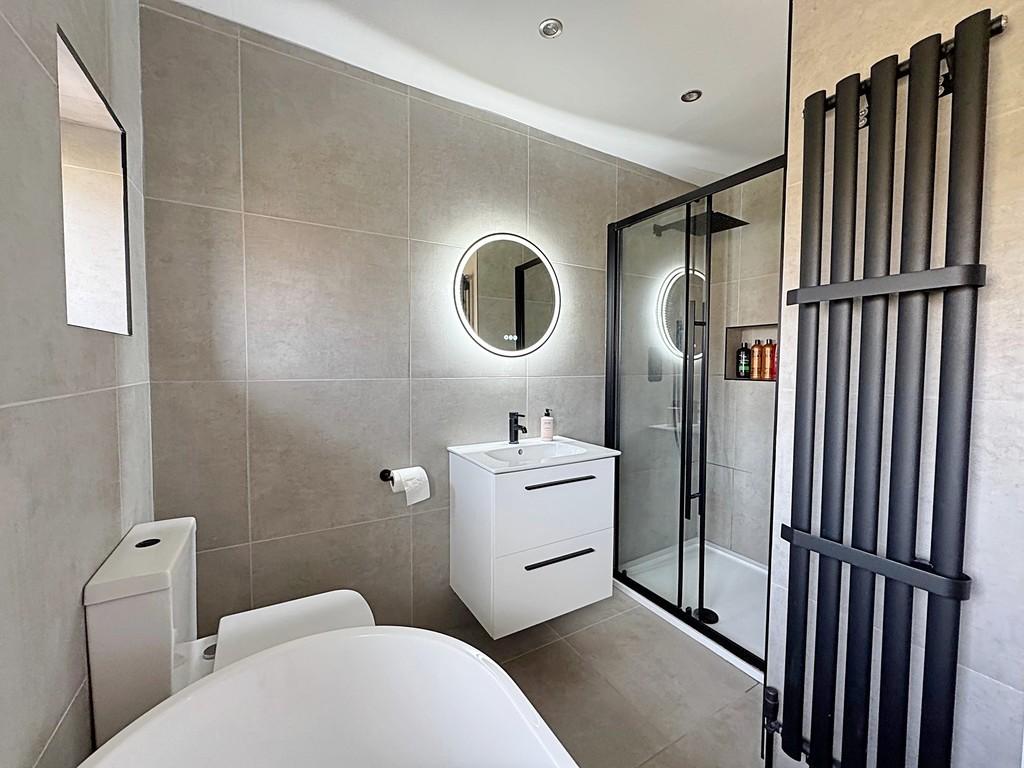 Bath & Separate Shower