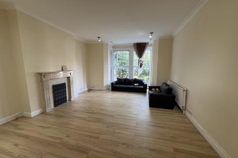 3 bedroom apartment to rent, Fairfield Road, London N8