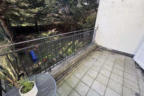 3 bedroom apartment to rent, Fairfield Road, London N8