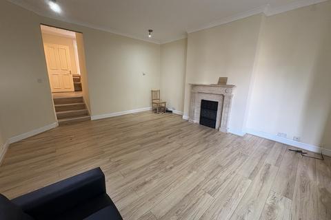 3 bedroom apartment to rent, Fairfield Road, London N8
