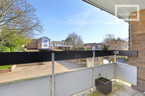 1 bedroom flat for sale, Cedar Court, Station Road, Epping