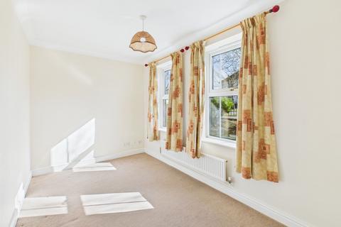 2 Campbell Close, Towcester, NN12 7AW