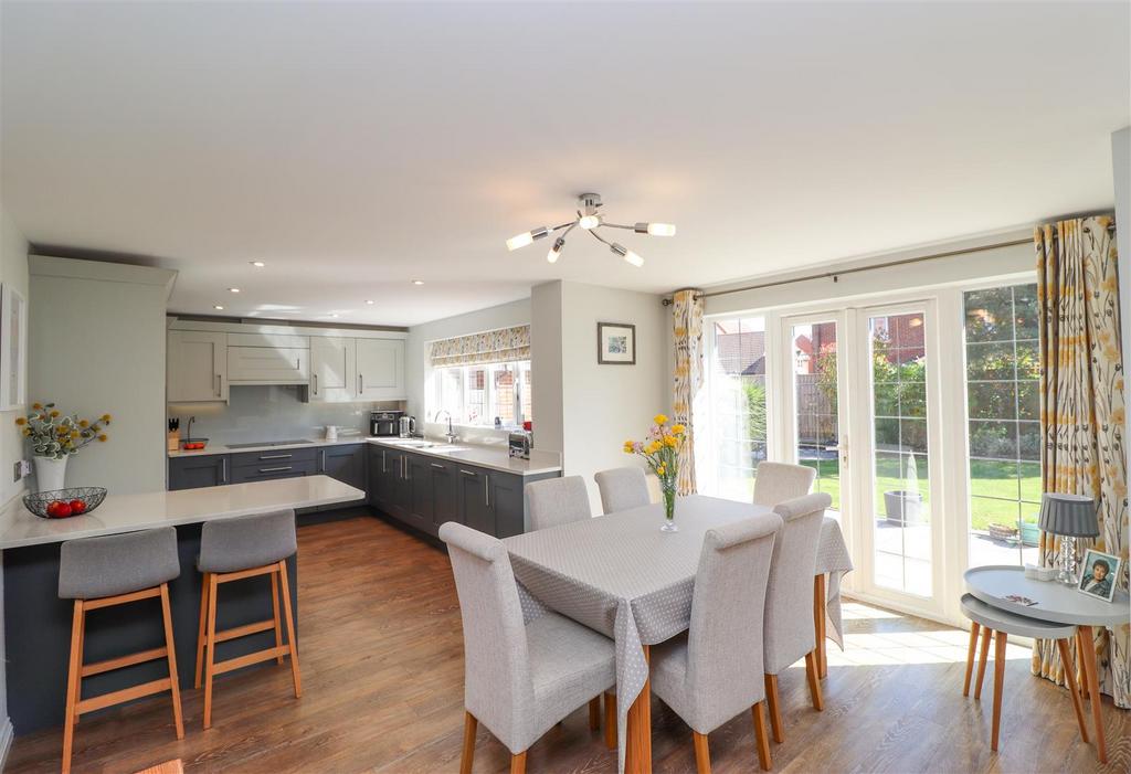 Kitchen/Breakfast Room