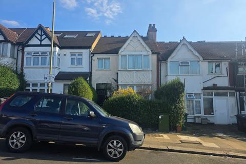 2 bedroom flat for sale, Woodstock Avenue, NW11