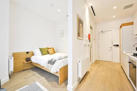 Studio to rent, Philbeach Gardens, Kensington, Earl's Court, Chelsea, Hammersmith, London SW5 9DY