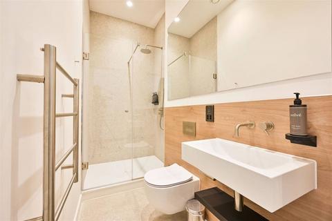 Studio to rent, Philbeach Gardens, Kensington, Earl's Court, Chelsea, Hammersmith, London SW5 9DY