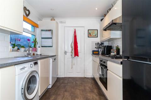 8 Archibald Road, Worthing, BN11 2SL