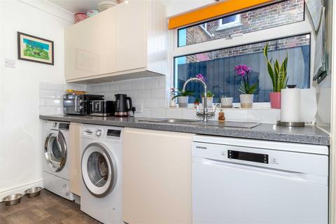 8 Archibald Road, Worthing, BN11 2SL