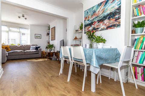 8 Archibald Road, Worthing, BN11 2SL