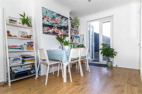 8 Archibald Road, Worthing, BN11 2SL