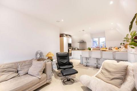 3 bedroom apartment to rent, 1 Guardhouse Way, London