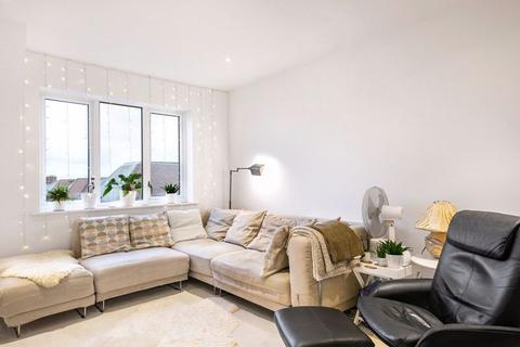 3 bedroom apartment to rent, 1 Guardhouse Way, London