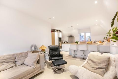 3 bedroom flat to rent, Guardhouse Way, London, NW7