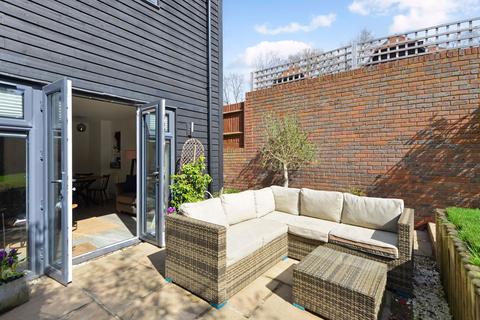 38 Cherry Tree Lane, Ewhurst, Cranleigh, GU6 7GG