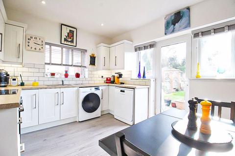 2 bedroom bungalow for sale, Malins Road, Wolverhampton, WV4 6AW