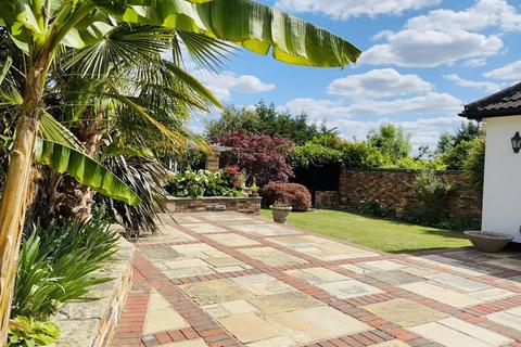 3 bedroom bungalow for sale, Meadow Walk, The Orchard, Ewell