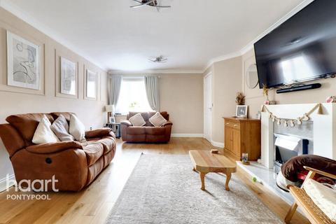 2 Avalon Place, Tranch, Pontypool, NP4 6ES