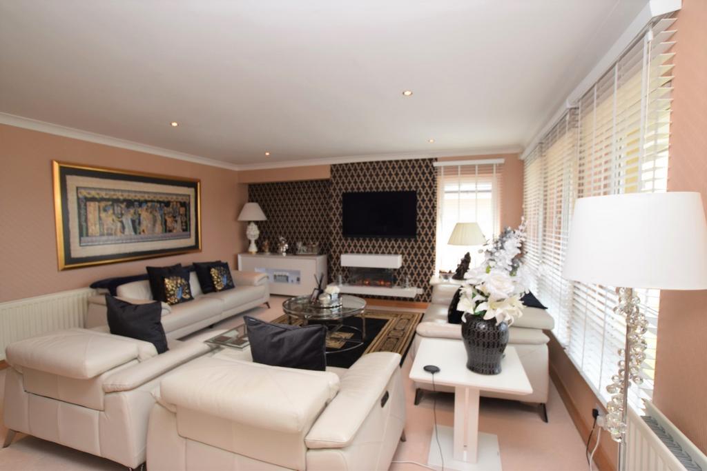6 Turnberry Avenue, Dumfries, DG1 4 GY - Grieve Gri