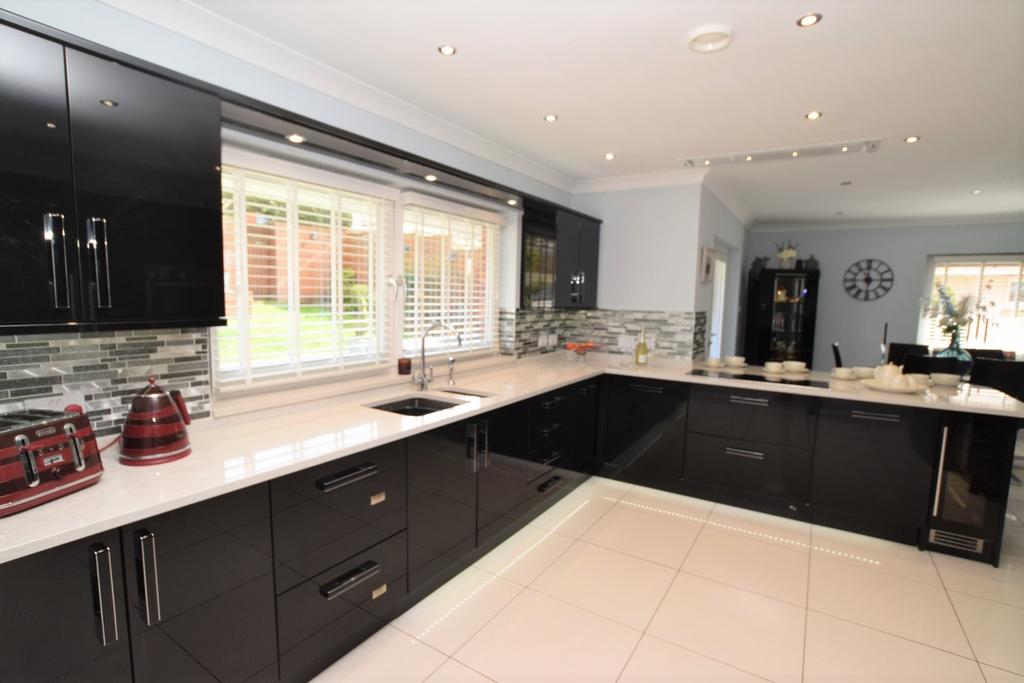 6 Turnberry Avenue, Dumfries, DG1 4 GY - Grieve Gri