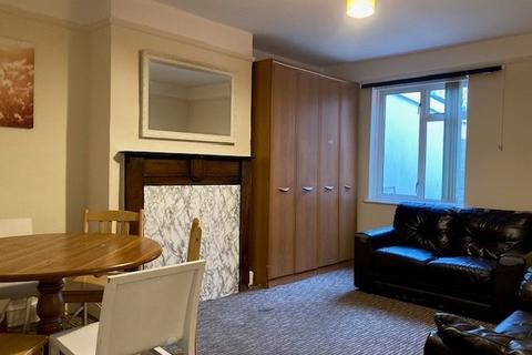 5 bedroom semi-detached house to rent, Iffley Road, Oxford OX4