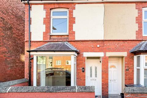 2 bedroom end of terrace house for sale, Llwyn Road, Oswestry