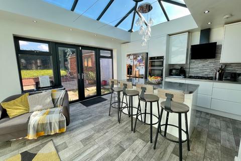 7 Clevedon Road, Luton, LU2 9EB