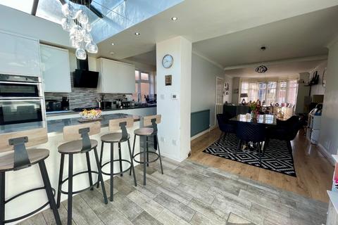 7 Clevedon Road, Luton, LU2 9EB