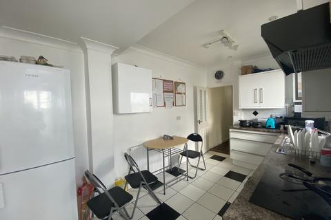4 bedroom terraced house to rent, Eton Road, Southsea