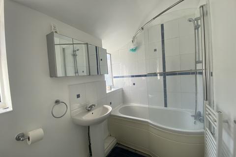 4 bedroom terraced house to rent, Eton Road, Southsea