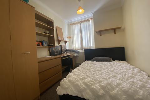 4 bedroom terraced house to rent, Eton Road, Southsea