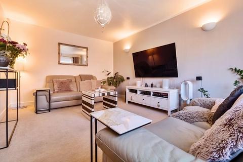 4 bedroom semi-detached house for sale, Rockfield Drive, Luton
