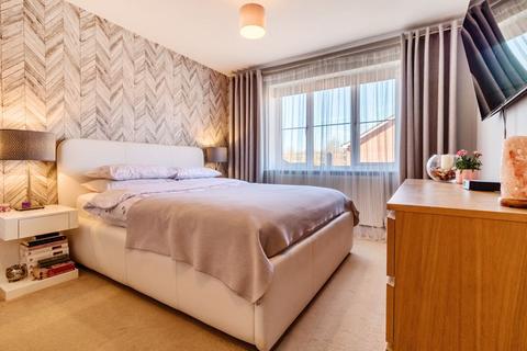 4 bedroom semi-detached house for sale, Rockfield Drive, Luton