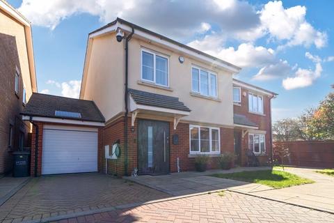 4 bedroom semi-detached house for sale, Rockfield Drive, Luton